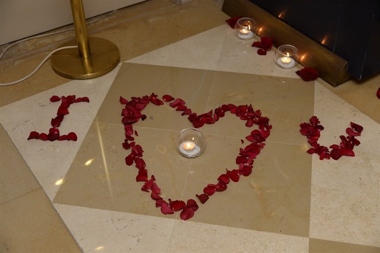 Valentine's at Hemingway's Bar & Lounge